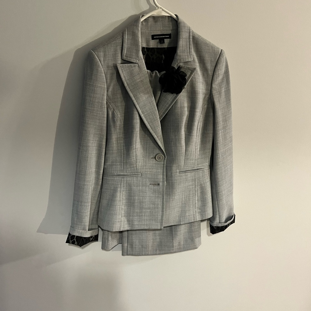 Express design studios grey pant suit